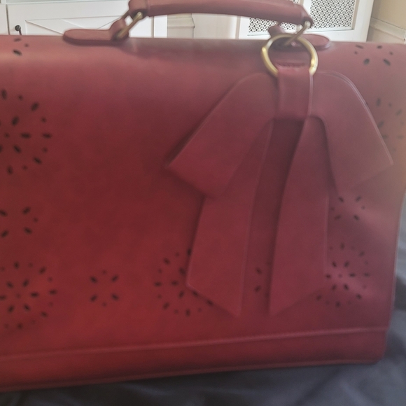 Elegant Red Handbag with Bow Detail - Picture 8 of 8